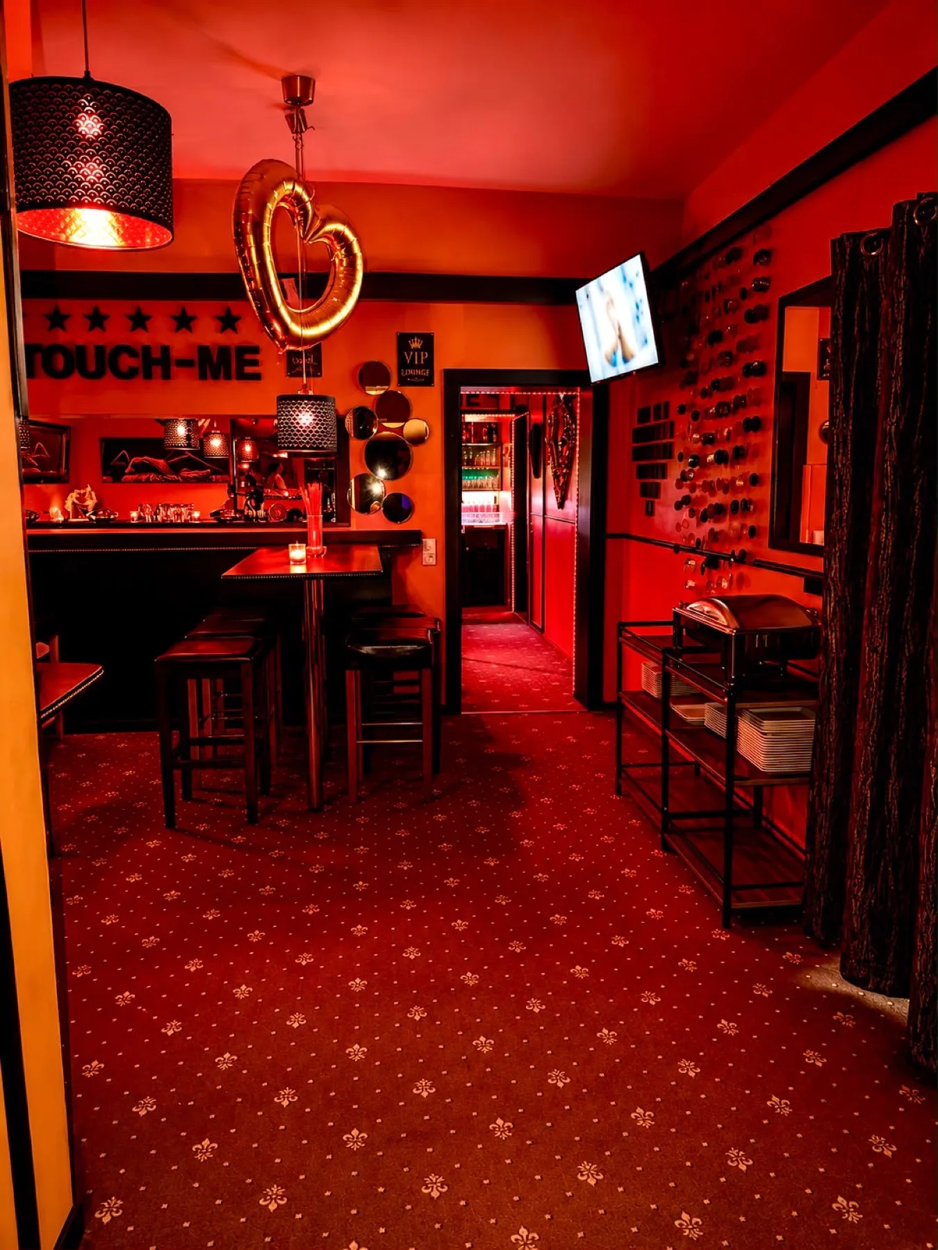 Lounge Sitzecke mit Blick zur Bar