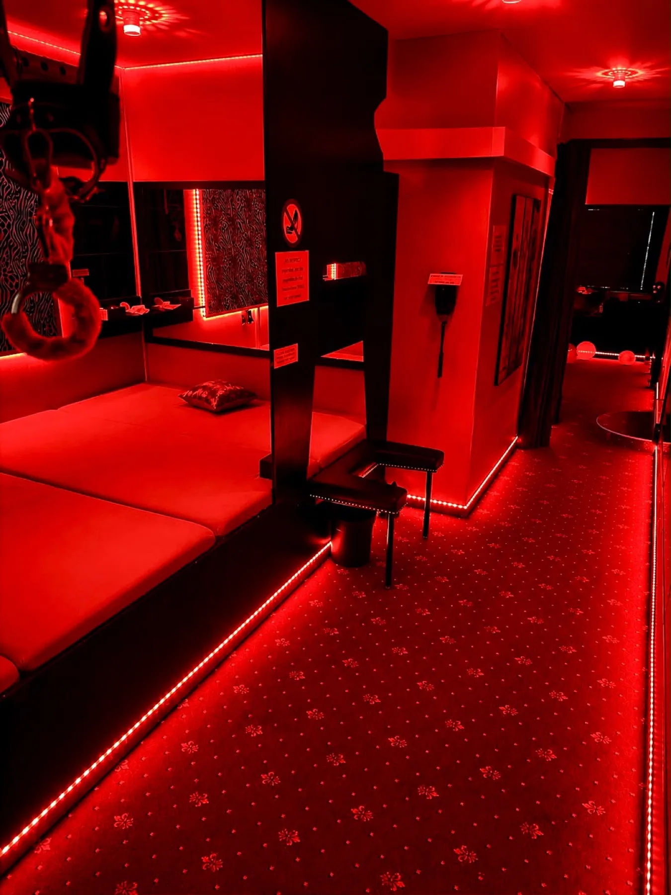 Séparée mit besonderem Lounge-Möbel