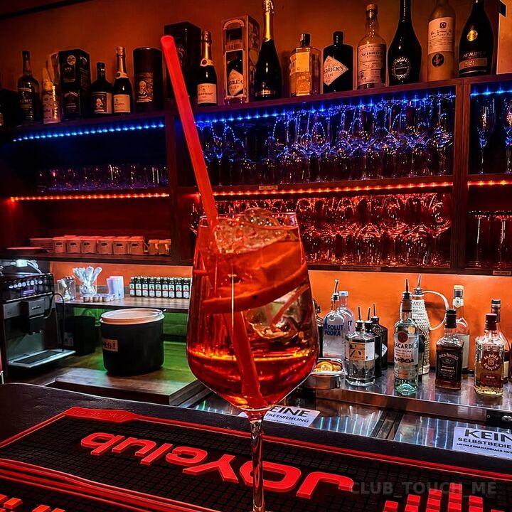 Bar & Lounge mit Cocktail